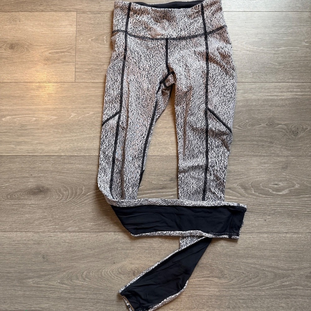 Lululemon Tight Stuff Tight Black White Space Dye Mesh Panel Leggings‎ Size 2